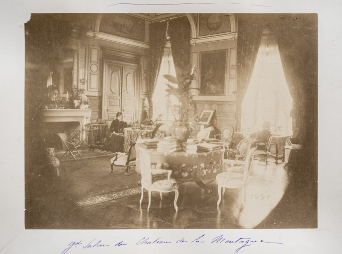 Vue intérieure du grand salon en 1881. © Pierre-Marie Barbe-Richaud / Région Bourgogne-Franche-Comté, Inventaire du patrimoine - 2019 Vue intérieure du grand salon en 1881. © Pierre-Marie Barbe-Richaud / Région Bourgogne-Franche-Comté, Inventaire du patrimoine - 2019