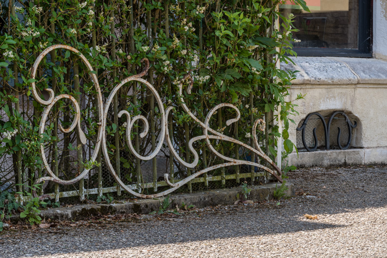 élément de baie © Pierre-Marie Barbe-Richaud / Région Bourgogne-Franche-Comté, Inventaire du patrimoine - 2019 élément de baie © Pierre-Marie Barbe-Richaud / Région Bourgogne-Franche-Comté, Inventaire du patrimoine - 2019