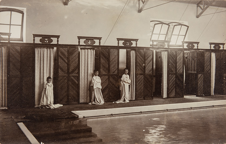 Vue intérieure de la troisième piscine. © Pierre-Marie Barbe-Richaud / Région Bourgogne-Franche-Comté, Inventaire du patrimoine - 2019 Vue intérieure de la troisième piscine. © Pierre-Marie Barbe-Richaud / Région Bourgogne-Franche-Comté, Inventaire du patrimoine - 2019