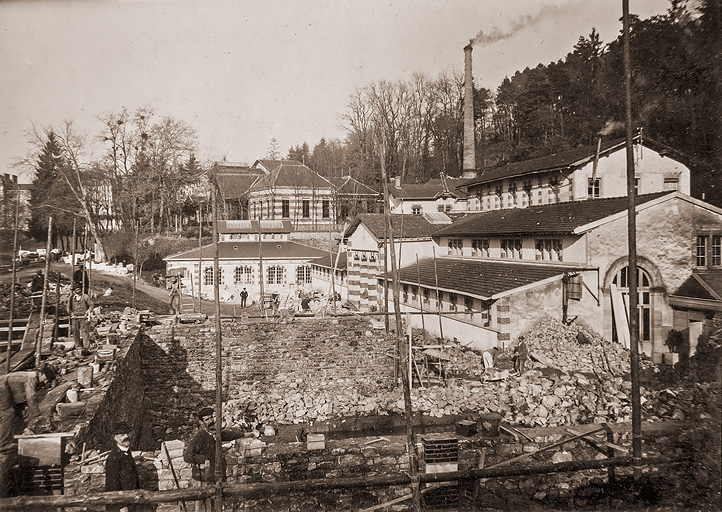 Construction du pavillon de la piscine. © Pierre-Marie Barbe-Richaud / Région Bourgogne-Franche-Comté, Inventaire du patrimoine - 2019 Construction du pavillon de la piscine. © Pierre-Marie Barbe-Richaud / Région Bourgogne-Franche-Comté, Inventaire du patrimoine - 2019