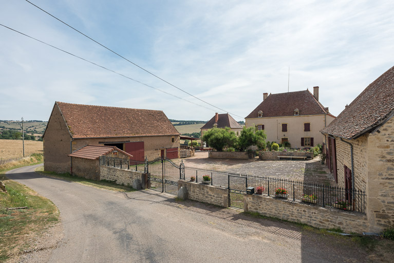 ferme © Pierre-Marie Barbe-Richaud / Région Bourgogne-Franche-Comté, Inventaire du patrimoine - 2019 ferme © Pierre-Marie Barbe-Richaud / Région Bourgogne-Franche-Comté, Inventaire du patrimoine - 2019
