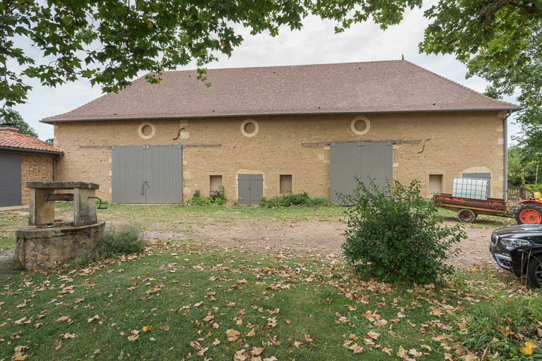 ferme © Pierre-Marie Barbe-Richaud / Région Bourgogne-Franche-Comté, Inventaire du patrimoine - 2019 ferme © Pierre-Marie Barbe-Richaud / Région Bourgogne-Franche-Comté, Inventaire du patrimoine - 2019
