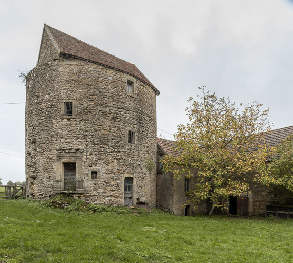 ensemble castral © Pierre-Marie Barbe-Richaud / Région Bourgogne-Franche-Comté, Inventaire du patrimoine - 2019 ensemble castral © Pierre-Marie Barbe-Richaud / Région Bourgogne-Franche-Comté, Inventaire du patrimoine - 2019