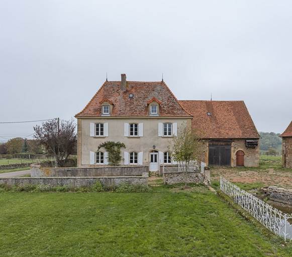 ferme © Pierre-Marie Barbe-Richaud / Région Bourgogne-Franche-Comté, Inventaire du patrimoine - 2019 ferme © Pierre-Marie Barbe-Richaud / Région Bourgogne-Franche-Comté, Inventaire du patrimoine - 2019