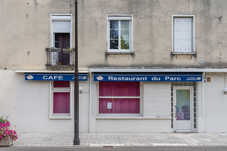café © Pierre-Marie Barbe-Richaud / Région Bourgogne-Franche-Comté, Inventaire du patrimoine - 2020 café © Pierre-Marie Barbe-Richaud / Région Bourgogne-Franche-Comté, Inventaire du patrimoine - 2020