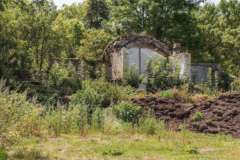 serre © Pierre-Marie Barbe-Richaud / Région Bourgogne-Franche-Comté, Inventaire du patrimoine - 2020 serre © Pierre-Marie Barbe-Richaud / Région Bourgogne-Franche-Comté, Inventaire du patrimoine - 2020
