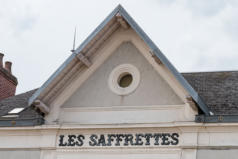 lucarne © Pierre-Marie Barbe-Richaud / Région Bourgogne-Franche-Comté, Inventaire du patrimoine - 2020 lucarne © Pierre-Marie Barbe-Richaud / Région Bourgogne-Franche-Comté, Inventaire du patrimoine - 2020