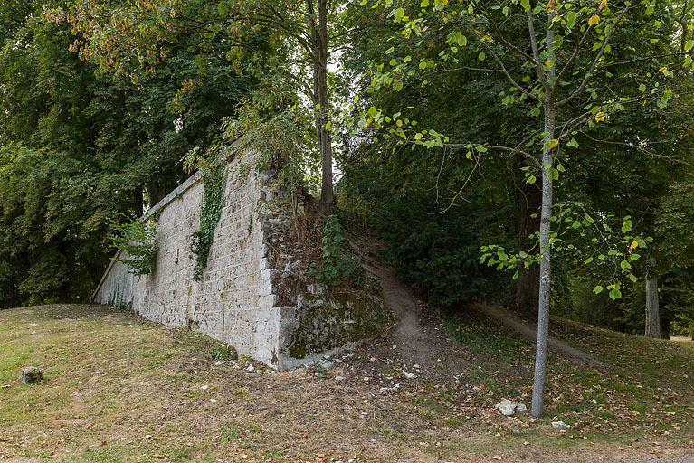 parc © Pierre-Marie Barbe-Richaud / Région Bourgogne-Franche-Comté, Inventaire du patrimoine - 2020 parc © Pierre-Marie Barbe-Richaud / Région Bourgogne-Franche-Comté, Inventaire du patrimoine - 2020