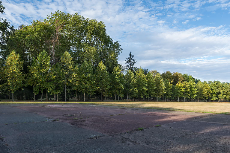 tennis © Pierre-Marie Barbe-Richaud / Région Bourgogne-Franche-Comté, Inventaire du patrimoine - 2020 tennis © Pierre-Marie Barbe-Richaud / Région Bourgogne-Franche-Comté, Inventaire du patrimoine - 2020