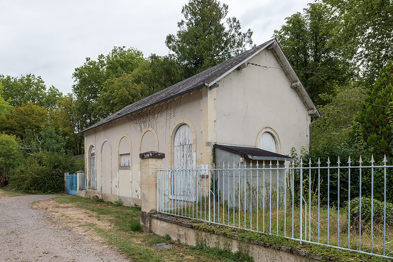 gymnase © Pierre-Marie Barbe-Richaud / Région Bourgogne-Franche-Comté, Inventaire du patrimoine - 2020 gymnase © Pierre-Marie Barbe-Richaud / Région Bourgogne-Franche-Comté, Inventaire du patrimoine - 2020