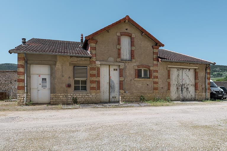 garage © Pierre-Marie Barbe-Richaud / Région Bourgogne-Franche-Comté, Inventaire du patrimoine - 2021 garage © Pierre-Marie Barbe-Richaud / Région Bourgogne-Franche-Comté, Inventaire du patrimoine - 2021