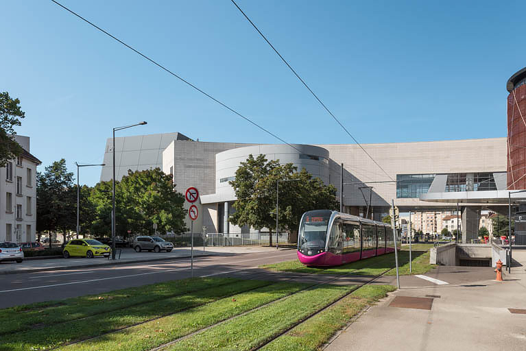 salle de concert © Pierre-Marie Barbe-Richaud / Région Bourgogne-Franche-Comté, Inventaire du patrimoine - 2021  salle de concert © Pierre-Marie Barbe-Richaud / Région Bourgogne-Franche-Comté, Inventaire du patrimoine - 2021
