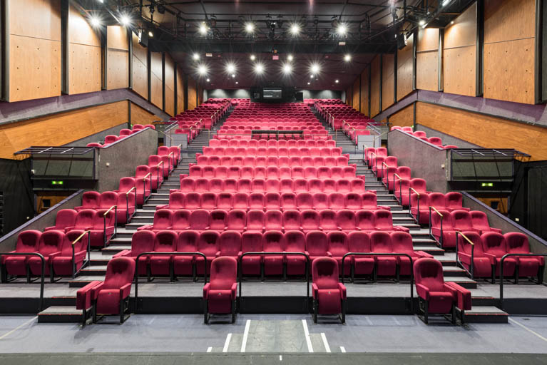 salle paroissiale © Pierre-Marie Barbe-Richaud / Région Bourgogne-Franche-Comté, Inventaire du patrimoine - 2021 salle paroissiale © Pierre-Marie Barbe-Richaud / Région Bourgogne-Franche-Comté, Inventaire du patrimoine - 2021