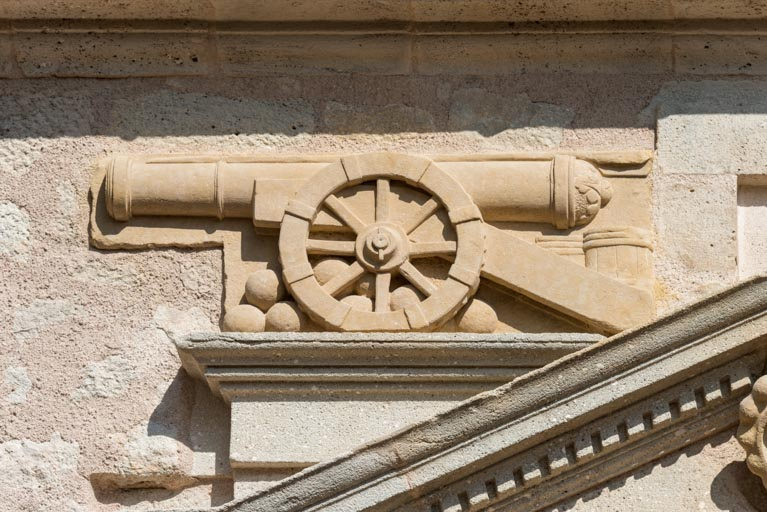 canon boulet de canon © Pierre-Marie Barbe-Richaud / Région Bourgogne-Franche-Comté, Inventaire du patrimoine - 2021  canon boulet de canon © Pierre-Marie Barbe-Richaud / Région Bourgogne-Franche-Comté, Inventaire du patrimoine - 2021