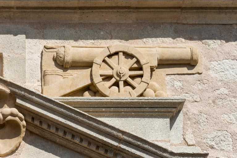 canon boulet de canon © Pierre-Marie Barbe-Richaud / Région Bourgogne-Franche-Comté, Inventaire du patrimoine - 2021  canon boulet de canon © Pierre-Marie Barbe-Richaud / Région Bourgogne-Franche-Comté, Inventaire du patrimoine - 2021