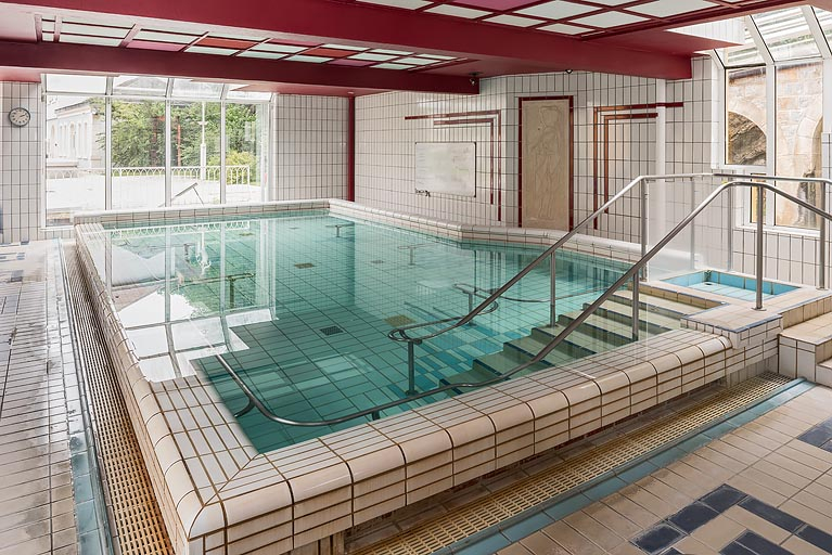 établissement thermal piscine © Pierre-Marie Barbe-Richaud / Région Bourgogne-Franche-Comté, Inventaire du patrimoine - 2021  établissement thermal piscine © Pierre-Marie Barbe-Richaud / Région Bourgogne-Franche-Comté, Inventaire du patrimoine - 2021