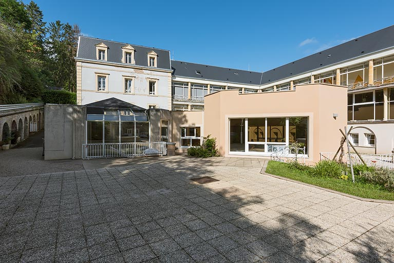 établissement thermal © Pierre-Marie Barbe-Richaud / Région Bourgogne-Franche-Comté, Inventaire du patrimoine - 2021  établissement thermal © Pierre-Marie Barbe-Richaud / Région Bourgogne-Franche-Comté, Inventaire du patrimoine - 2021