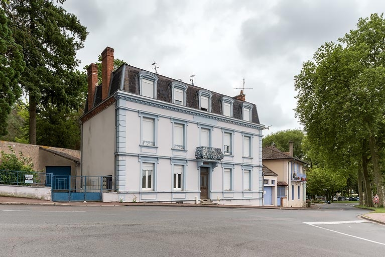 demeure villa © Pierre-Marie Barbe-Richaud / Région Bourgogne-Franche-Comté, Inventaire du patrimoine - 2021  demeure villa © Pierre-Marie Barbe-Richaud / Région Bourgogne-Franche-Comté, Inventaire du patrimoine - 2021