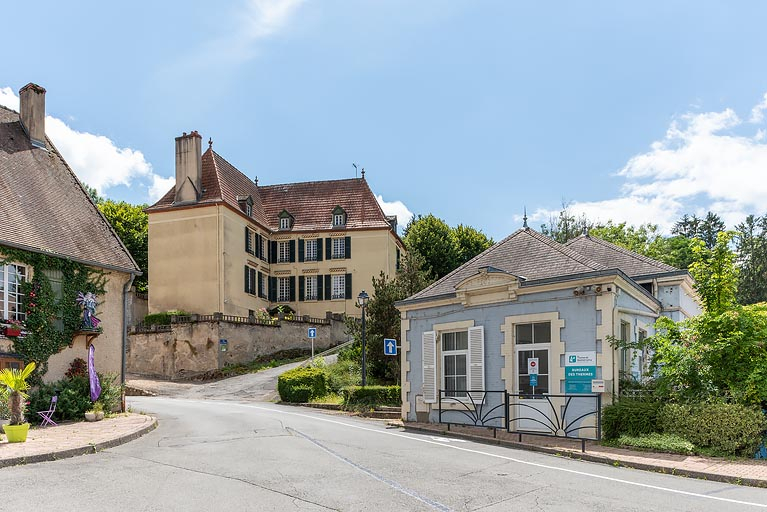 demeure villa © Pierre-Marie Barbe-Richaud / Région Bourgogne-Franche-Comté, Inventaire du patrimoine - 2021  demeure villa © Pierre-Marie Barbe-Richaud / Région Bourgogne-Franche-Comté, Inventaire du patrimoine - 2021