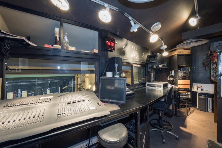 théâtre © Pierre-Marie Barbe-Richaud / Région Bourgogne-Franche-Comté, Inventaire du patrimoine - 2022  théâtre © Pierre-Marie Barbe-Richaud / Région Bourgogne-Franche-Comté, Inventaire du patrimoine - 2022