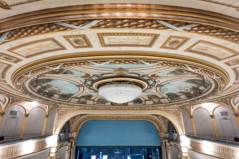 théâtre peinture monumentale © Pierre-Marie Barbe-Richaud / Région Bourgogne-Franche-Comté, Inventaire du patrimoine - 2022  théâtre peinture monumentale © Pierre-Marie Barbe-Richaud / Région Bourgogne-Franche-Comté, Inventaire du patrimoine - 2022