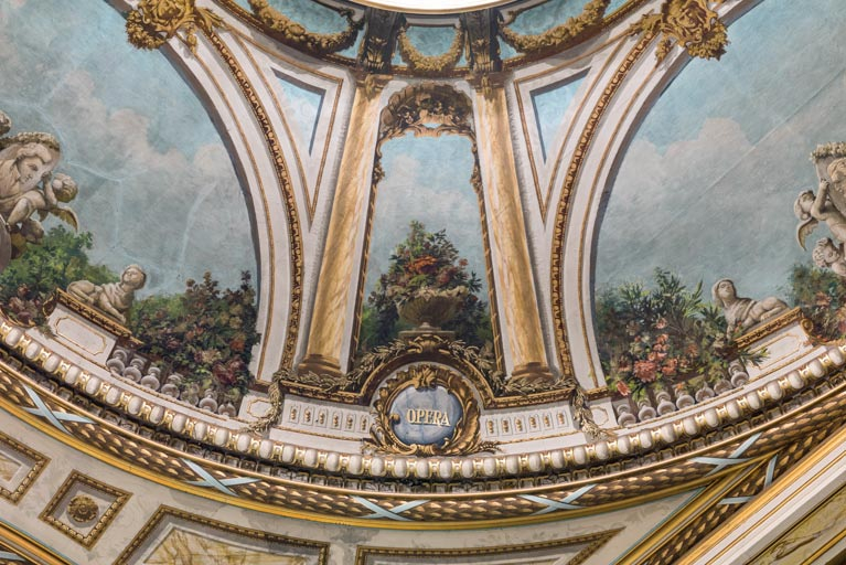 théâtre peinture monumentale © Pierre-Marie Barbe-Richaud / Région Bourgogne-Franche-Comté, Inventaire du patrimoine - 2022  théâtre peinture monumentale © Pierre-Marie Barbe-Richaud / Région Bourgogne-Franche-Comté, Inventaire du patrimoine - 2022