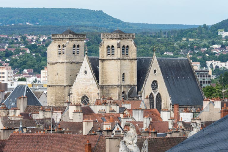 église paroissiale théâtre © Pierre-Marie Barbe-Richaud / Région Bourgogne-Franche-Comté, Inventaire du patrimoine - 2022  église paroissiale théâtre © Pierre-Marie Barbe-Richaud / Région Bourgogne-Franche-Comté, Inventaire du patrimoine - 2022