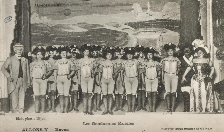 salle de spectacle © Laurent Poupard / Région Bourgogne-Franche-Comté, Inventaire du patrimoine - 2022  salle de spectacle © Laurent Poupard / Région Bourgogne-Franche-Comté, Inventaire du patrimoine - 2022