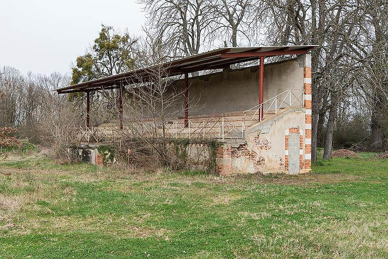 hippodrome © Pierre-Marie Barbe-Richaud / Région Bourgogne-Franche-Comté, Inventaire du patrimoine - 2022  hippodrome © Pierre-Marie Barbe-Richaud / Région Bourgogne-Franche-Comté, Inventaire du patrimoine - 2022