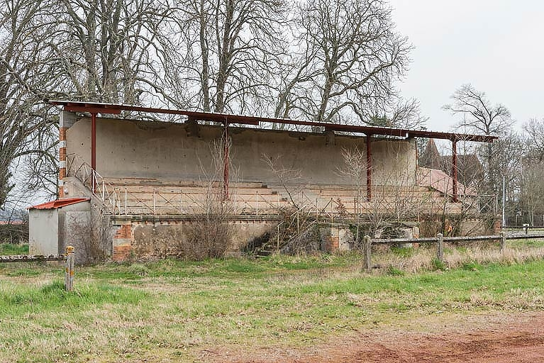 hippodrome © Pierre-Marie Barbe-Richaud / Région Bourgogne-Franche-Comté, Inventaire du patrimoine - 2022  hippodrome © Pierre-Marie Barbe-Richaud / Région Bourgogne-Franche-Comté, Inventaire du patrimoine - 2022