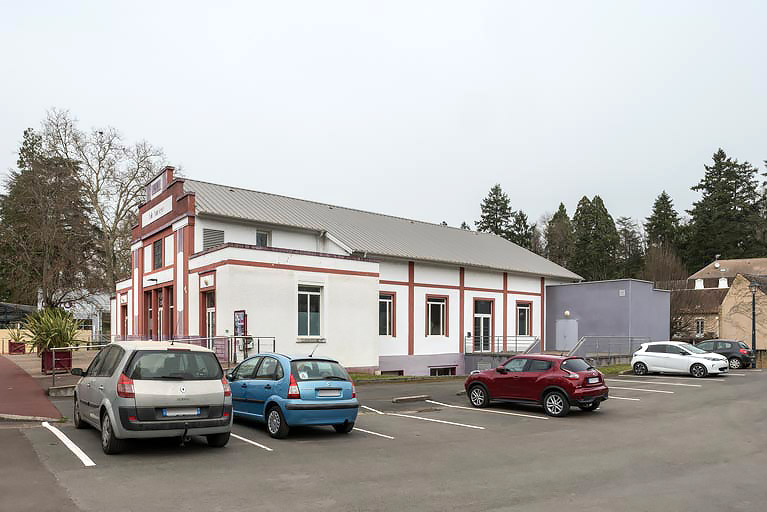 salle des fêtes salle de spectacle © Pierre-Marie Barbe-Richaud / Région Bourgogne-Franche-Comté, Inventaire du patrimoine - 2022  salle des fêtes salle de spectacle © Pierre-Marie Barbe-Richaud / Région Bourgogne-Franche-Comté, Inventaire du patrimoine - 2022