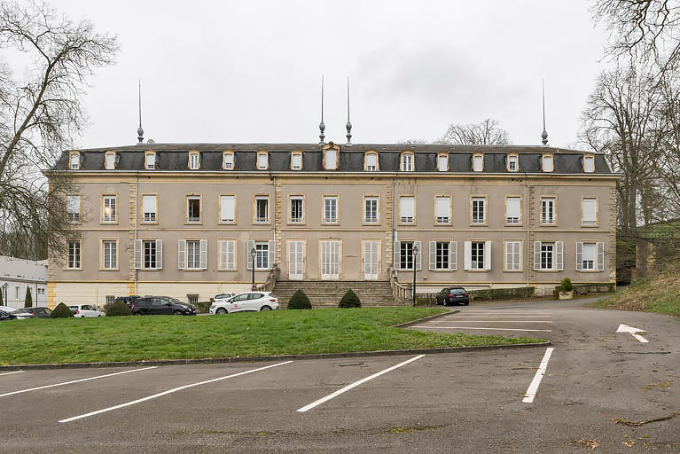 hôtel de voyageurs © Pierre-Marie Barbe-Richaud / Région Bourgogne-Franche-Comté, Inventaire du patrimoine - 2022  hôtel de voyageurs © Pierre-Marie Barbe-Richaud / Région Bourgogne-Franche-Comté, Inventaire du patrimoine - 2022