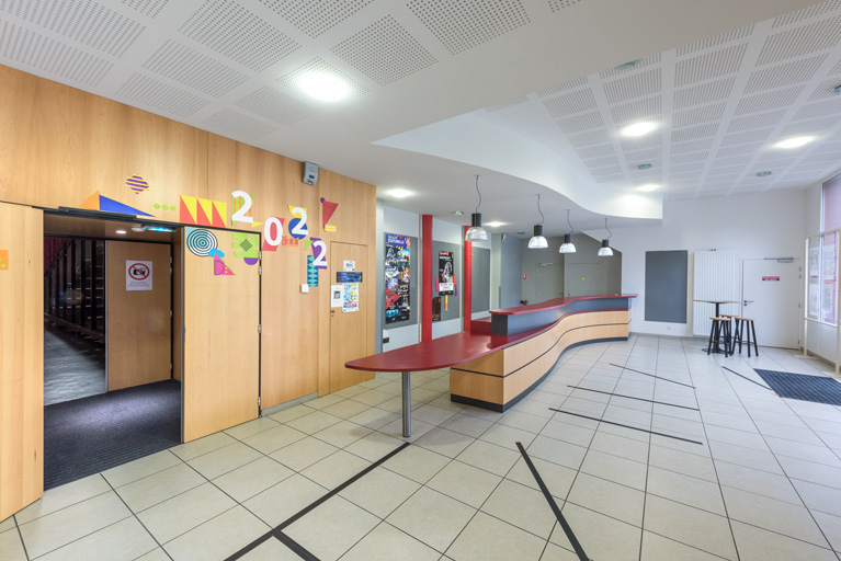 salle des fêtes salle de spectacle © Pierre-Marie Barbe-Richaud / Région Bourgogne-Franche-Comté, Inventaire du patrimoine - 2022  salle des fêtes salle de spectacle © Pierre-Marie Barbe-Richaud / Région Bourgogne-Franche-Comté, Inventaire du patrimoine - 2022