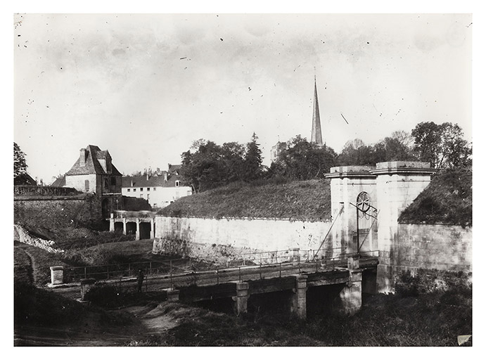 fortification d'agglomération bastion demi-lune © auteur / Archives municipales, Auxonne - 2023  fortification d'agglomération bastion demi-lune © auteur / Archives municipales, Auxonne - 2023