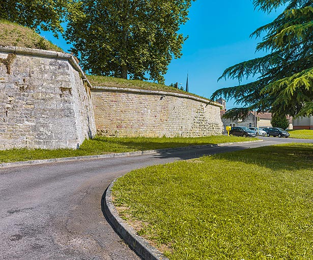  fortification d'agglomération © Thierry Kuntz / Région Bourgogne-Franche-Comté, Inventaire du patrimoine - 2023