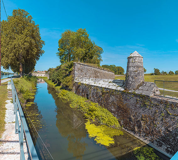 fortification d'agglomération bastion © Thierry Kuntz / Région Bourgogne-Franche-Comté, Inventaire du patrimoine - 2023  fortification d'agglomération bastion © Thierry Kuntz / Région Bourgogne-Franche-Comté, Inventaire du patrimoine - 2023