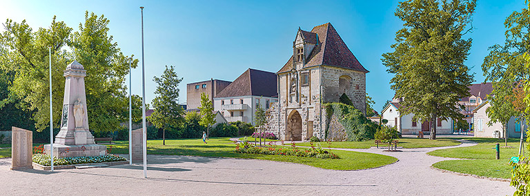  fortification d'agglomération porte de ville © Thierry Kuntz / Région Bourgogne-Franche-Comté, Inventaire du patrimoine - 2023