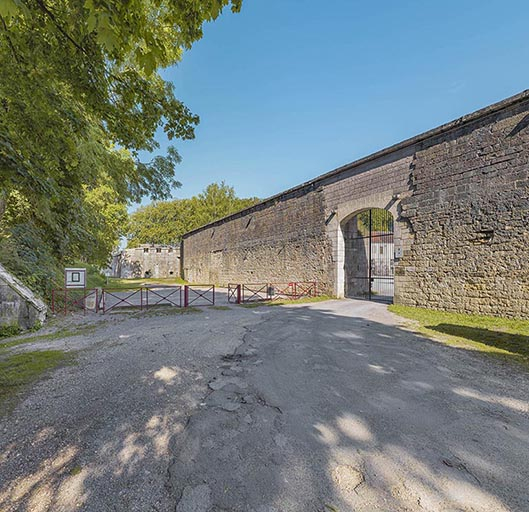  fortification d'agglomération château fort © Thierry Kuntz / Région Bourgogne-Franche-Comté, Inventaire du patrimoine - 2023