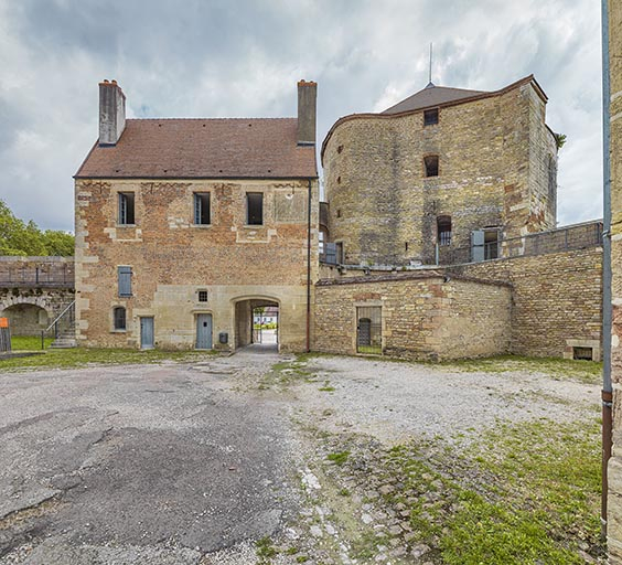  fortification d'agglomération château fort © Thierry Kuntz / Région Bourgogne-Franche-Comté, Inventaire du patrimoine - 2023