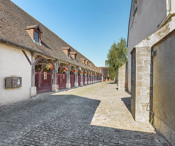 fortification d'agglomération arsenal © Thierry Kuntz / Région Bourgogne-Franche-Comté, Inventaire du patrimoine - 2023  fortification d'agglomération arsenal © Thierry Kuntz / Région Bourgogne-Franche-Comté, Inventaire du patrimoine - 2023