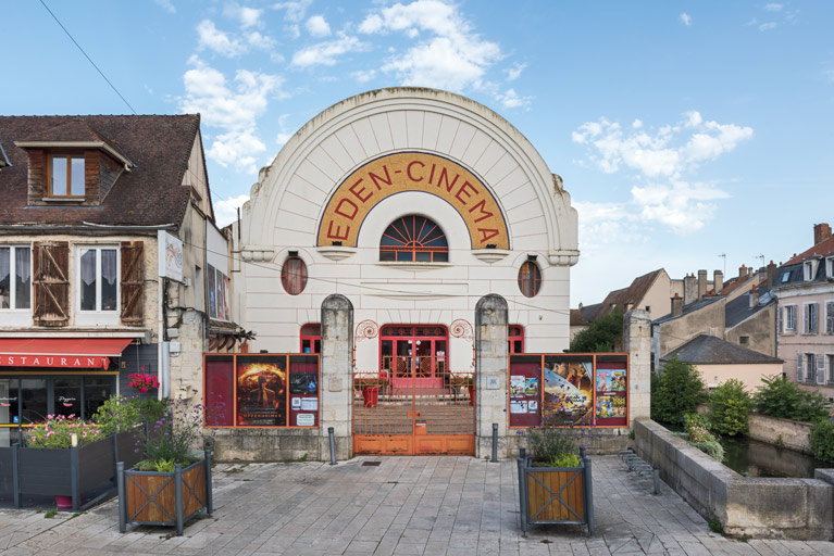 cinéma cercle de sociabilité salle des fêtes © Pierre-Marie Barbe-Richaud / Région Bourgogne-Franche-Comté, Inventaire du patrimoine - 2023  cinéma cercle de sociabilité salle des fêtes © Pierre-Marie Barbe-Richaud / Région Bourgogne-Franche-Comté, Inventaire du patrimoine - 2023