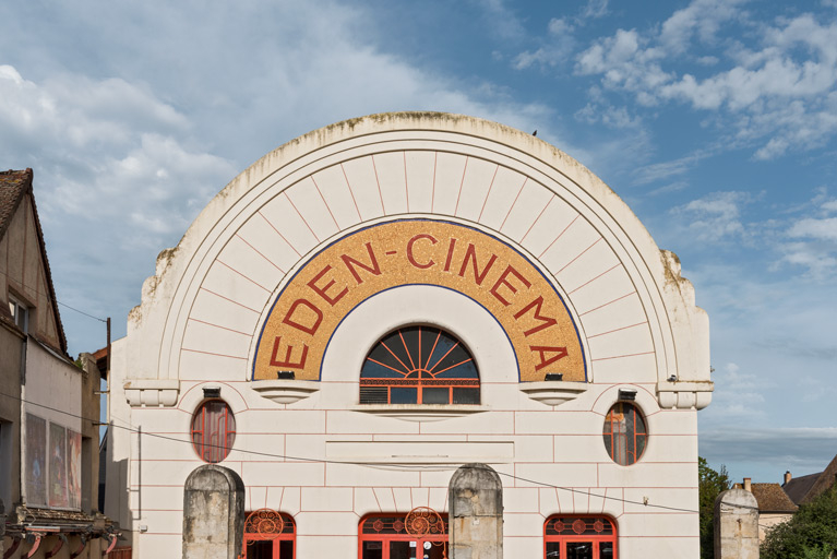cinéma cercle de sociabilité salle des fêtes © Pierre-Marie Barbe-Richaud / Région Bourgogne-Franche-Comté, Inventaire du patrimoine - 2023  cinéma cercle de sociabilité salle des fêtes © Pierre-Marie Barbe-Richaud / Région Bourgogne-Franche-Comté, Inventaire du patrimoine - 2023