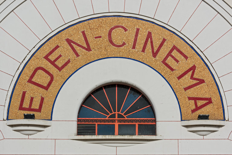 cinéma cercle de sociabilité salle des fêtes © Pierre-Marie Barbe-Richaud / Région Bourgogne-Franche-Comté, Inventaire du patrimoine - 2023  cinéma cercle de sociabilité salle des fêtes © Pierre-Marie Barbe-Richaud / Région Bourgogne-Franche-Comté, Inventaire du patrimoine - 2023