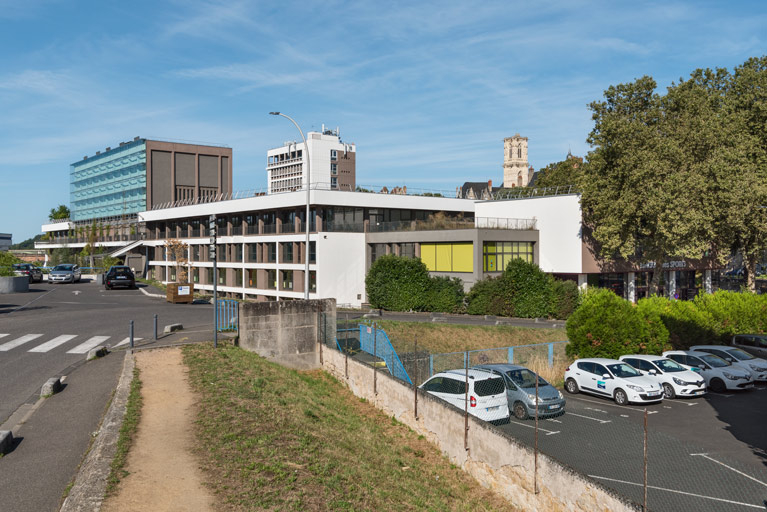 centre culturel gymnase bourse du travail © Pierre-Marie Barbe-Richaud / Région Bourgogne-Franche-Comté, Inventaire du patrimoine - 2023  centre culturel gymnase bourse du travail © Pierre-Marie Barbe-Richaud / Région Bourgogne-Franche-Comté, Inventaire du patrimoine - 2023