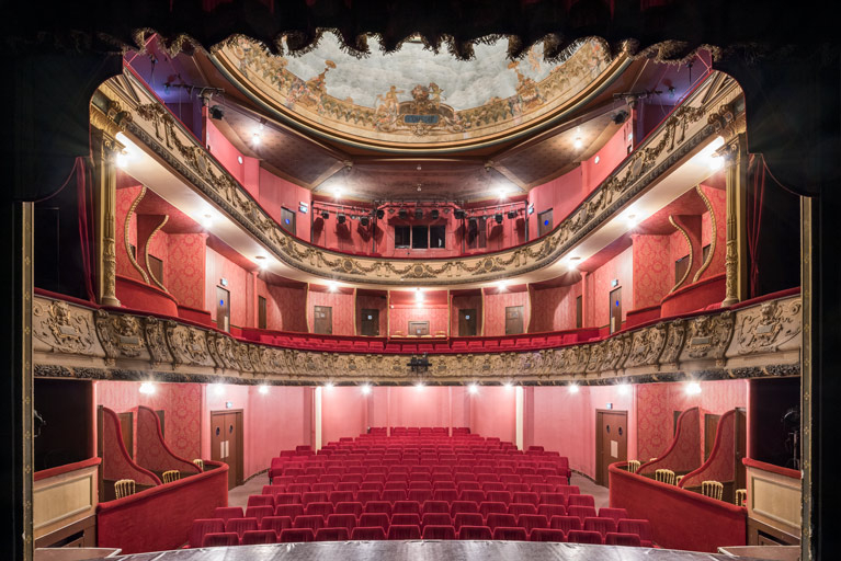 théâtre © Pierre-Marie Barbe-Richaud / Région Bourgogne-Franche-Comté, Inventaire du patrimoine - 2023  théâtre © Pierre-Marie Barbe-Richaud / Région Bourgogne-Franche-Comté, Inventaire du patrimoine - 2023
