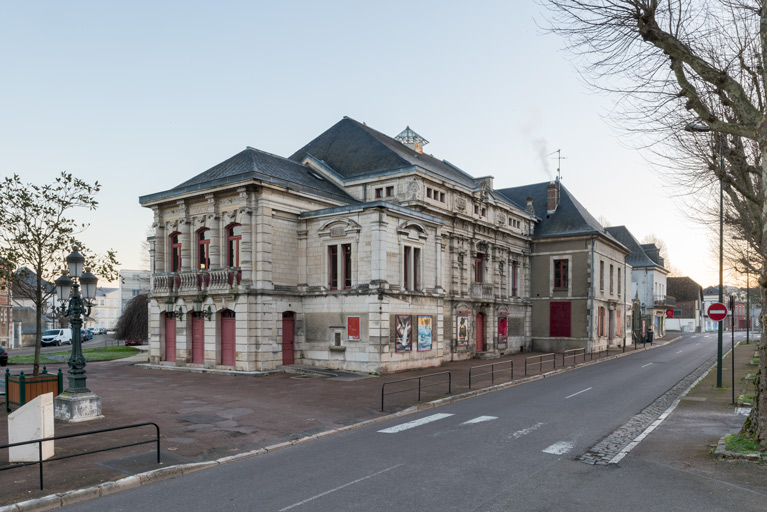 théâtre © Pierre-Marie Barbe-Richaud / Région Bourgogne-Franche-Comté, Inventaire du patrimoine - 2023  théâtre © Pierre-Marie Barbe-Richaud / Région Bourgogne-Franche-Comté, Inventaire du patrimoine - 2023