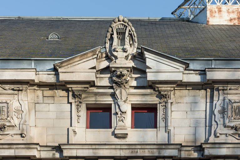 décor d'architecture relief © Pierre-Marie Barbe-Richaud / Région Bourgogne-Franche-Comté, Inventaire du patrimoine - 2023  décor d'architecture relief © Pierre-Marie Barbe-Richaud / Région Bourgogne-Franche-Comté, Inventaire du patrimoine - 2023