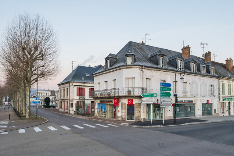 salle de spectacle hôtel de voyageurs brasserie (restaurant) © Pierre-Marie Barbe-Richaud / Région Bourgogne-Franche-Comté, Inventaire du patrimoine - 2023  salle de spectacle hôtel de voyageurs brasserie (restaurant) © Pierre-Marie Barbe-Richaud / Région Bourgogne-Franche-Comté, Inventaire du patrimoine - 2023