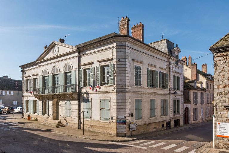 hôtel de ville théâtre © Pierre-Marie Barbe-Richaud / Région Bourgogne-Franche-Comté, Inventaire du patrimoine - 2023  hôtel de ville théâtre © Pierre-Marie Barbe-Richaud / Région Bourgogne-Franche-Comté, Inventaire du patrimoine - 2023