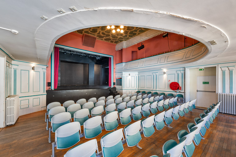 hôtel de ville théâtre © Pierre-Marie Barbe-Richaud / Région Bourgogne-Franche-Comté, Inventaire du patrimoine - 2023  hôtel de ville théâtre © Pierre-Marie Barbe-Richaud / Région Bourgogne-Franche-Comté, Inventaire du patrimoine - 2023